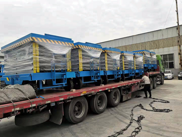 移動(dòng)式液壓升降平臺(tái) 移動(dòng)式液壓升降平臺(tái)