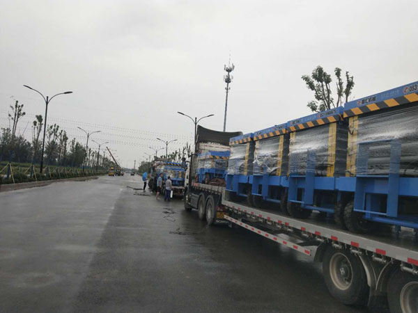 移動式液壓升降平臺 移動式液壓升降平臺